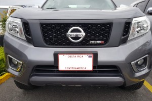 Parrilla para Nissan NP300 2